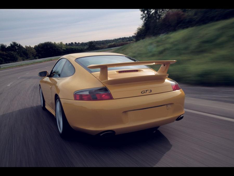  Porsche 911 GT3 2004 года  (фото 6 из 9)